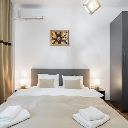 Urban Walls Apartments 5B 布加勒斯特 外观 照片