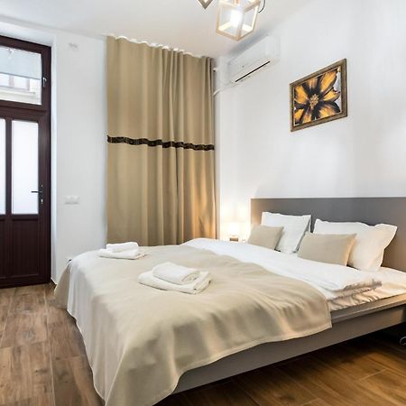Urban Walls Apartments 5B 布加勒斯特 外观 照片