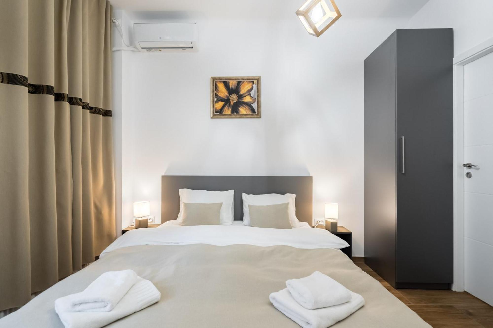 Urban Walls Apartments 5B 布加勒斯特 外观 照片